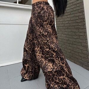 Shein Curve Animal Print Cargo Pant Size 4X (Fits Size 20)